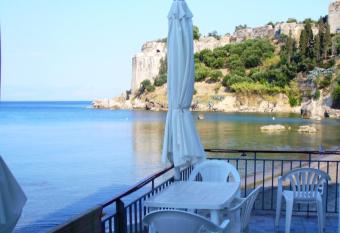 Xenios Zeus Rooms has Balcony rooms