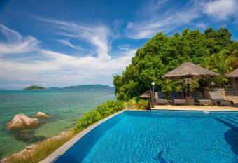 Chalets Cote Mer has Balcony rooms