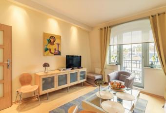 Gracja Apartment allows 18 year olds to book a room