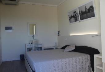 Albergo Cristina allows 18 year olds to book a room