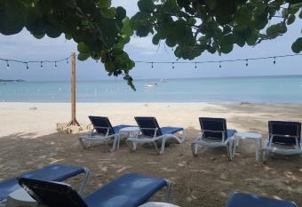 Firefly Beach Cottages has Balcony rooms