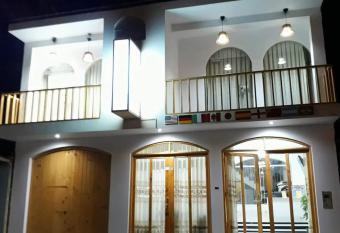 Hostal Mendieta has Balcony rooms