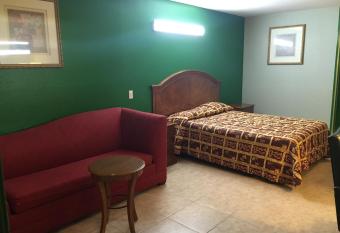 Texas Inn has Smoking rooms