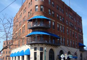 Lafayette Hotel Marietta allows 18 year olds to book a room