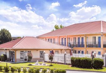 Days Inn by Wyndham Augusta Wheeler Road has Smoking rooms