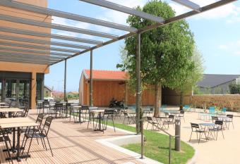 Le Felicien has Balcony rooms