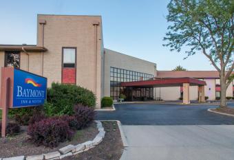 Clarion Pointe Bloomington - Normal near I-55 and University allows 18 year olds to book a room