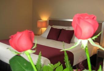 Johnson Road Motel allows 18 year olds to book a room