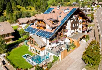 Berghotel Miramonti has Balcony rooms