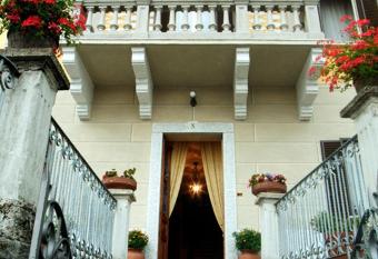 Hotel La Rondinella has Balcony rooms