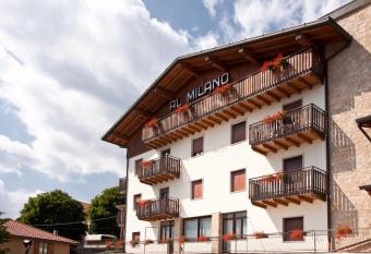 Albergo Milano has Balcony rooms
