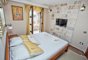 Apartments Admiral has Balcony rooms