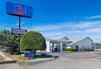Studio Inn Extended Stay Oklahoma City Airport By OYO has Smoking rooms