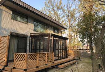 Minpaku Momotaro Bekkan has rooms with a private hot tub