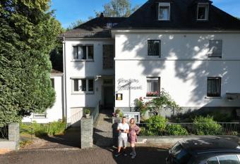 Hotel Pension Wiesenau allows 18 year olds to book a room