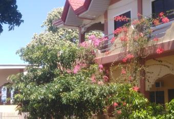 Villa Marquez has Balcony rooms