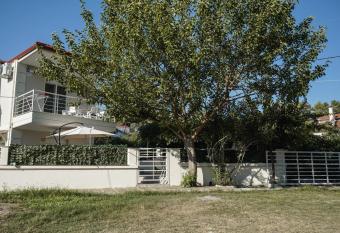 Nektarios Garenias Kipoupoli has Balcony rooms