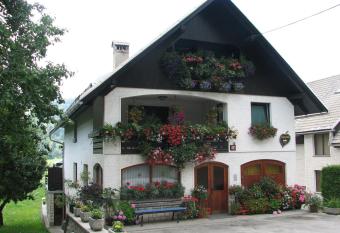 2 studio & apartment Cvetek Bohinj has Balcony rooms