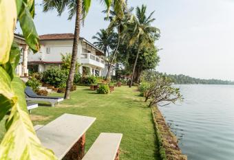 Shikara Beach Resort has Balcony rooms