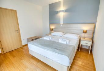 Hotel Villa MiraMar has Balcony rooms