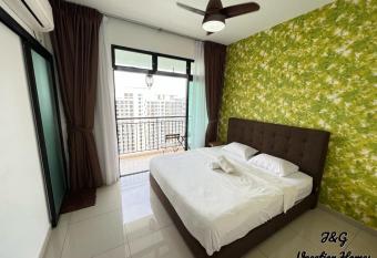 The Garden By J&G Vacation Homes has Balcony rooms