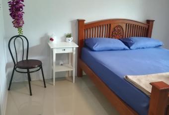 Mae Pon Hostel has Balcony rooms