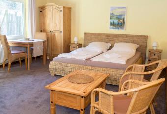 Haus am Zeiberberg allows 18 year olds to book a room