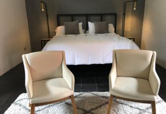 Hotel Naramu has Balcony rooms