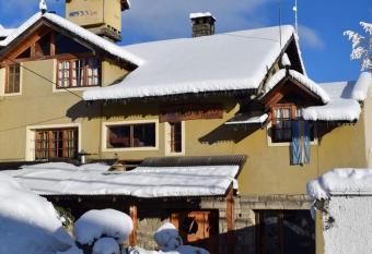 Periko  s Youth Hostel allows 18 year olds to book a room