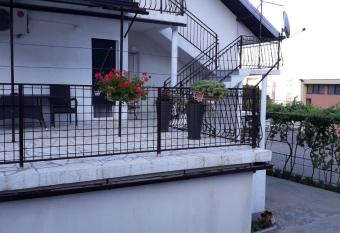 Ku  a za odmor Varo   has Balcony rooms