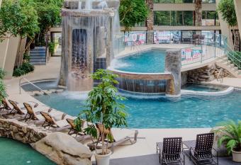 Glenstone Lodge has Balcony rooms