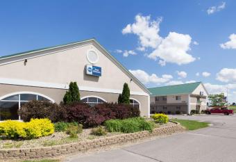 AmericInn by Wyndham Grinnell allows 18 year olds to book a room
