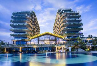 Forest City Golf Hotel has Balcony rooms