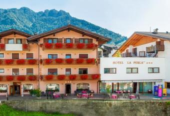 Family Hotel La Perla has Balcony rooms