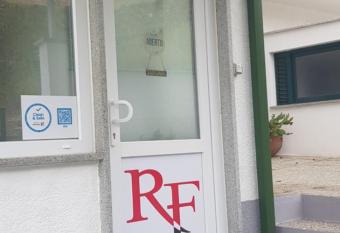 Ferrinho has Balcony rooms