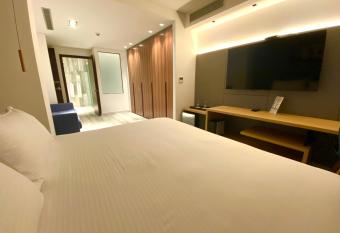 La Capilla - Punta del Este allows 18 year olds to book a room