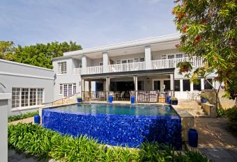 Lodge on Main Guest House and Conference Centre has Balcony rooms