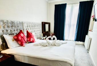 The Lovat Hotel allows 18 year olds to book a room