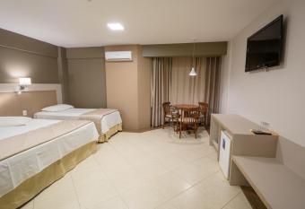 Hotel Fioreze Origem has rooms with a private hot tub