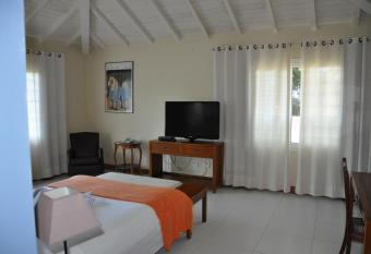 Ferradura Parque Pousada has rooms with a private hot tub