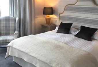 Glenburnie House allows 18 year olds to book a room