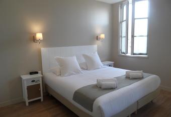 L Escale allows 18 year olds to book a room