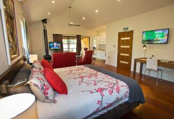 Witches Falls Cottages has Balcony rooms