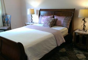 Hb Guest Home 5 has Balcony rooms