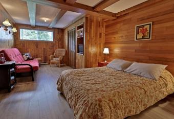 Ranch St-Hubert has Balcony rooms