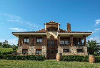 Casa Pichon Etxea has Balcony rooms