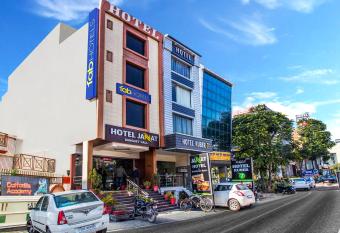 FabHotel Jannat Zirakpur allows 18 year olds to book a room