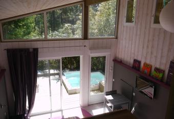 Un Matin D     t   allows 18 year olds to book a room