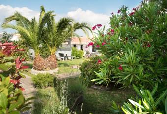 Motel Saint Georges d Ol  ron has Balcony rooms