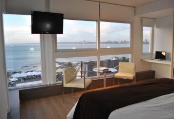 Hotel Castilla allows 18 year olds to book a room